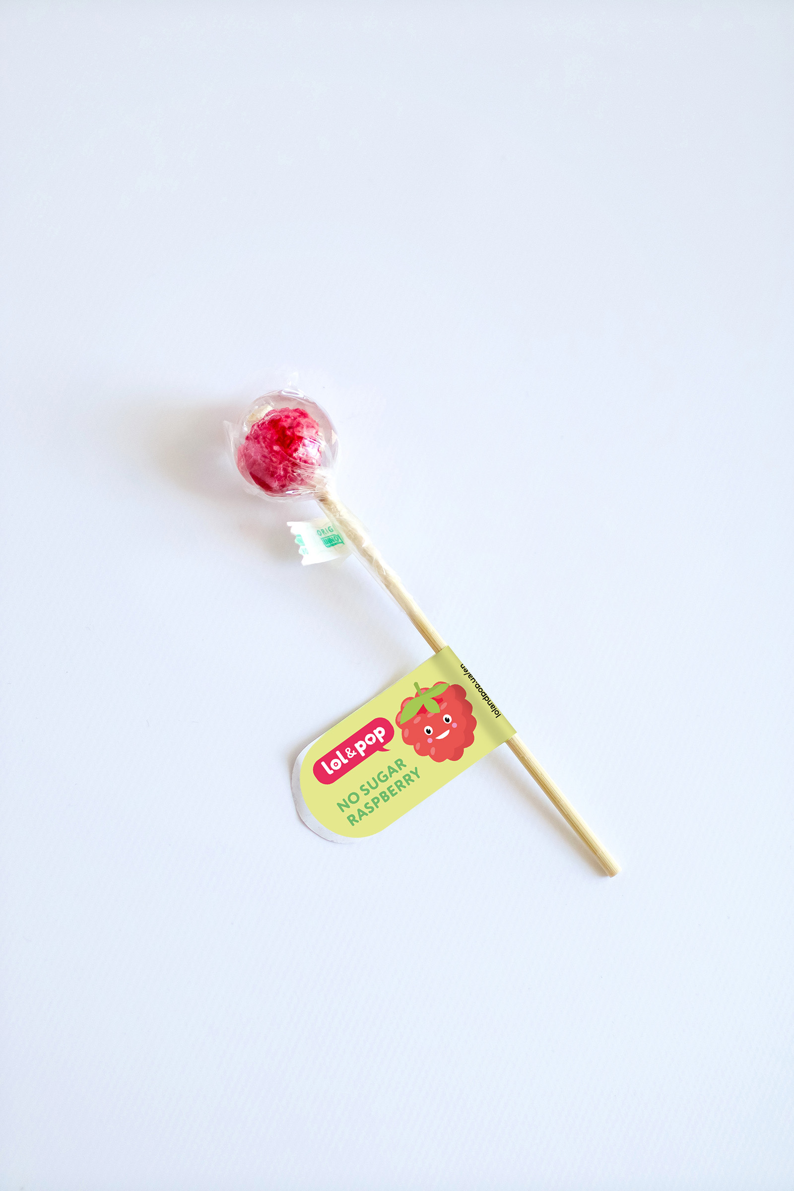 Sugar-free lollipop with freeze-dried strawberries